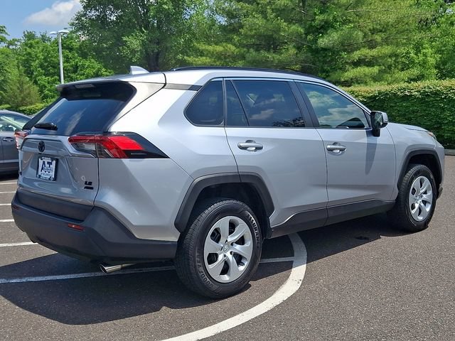 Used 2019 Toyota RAV4 LE w/ Carpet Mat Package AWD/4WD image 6