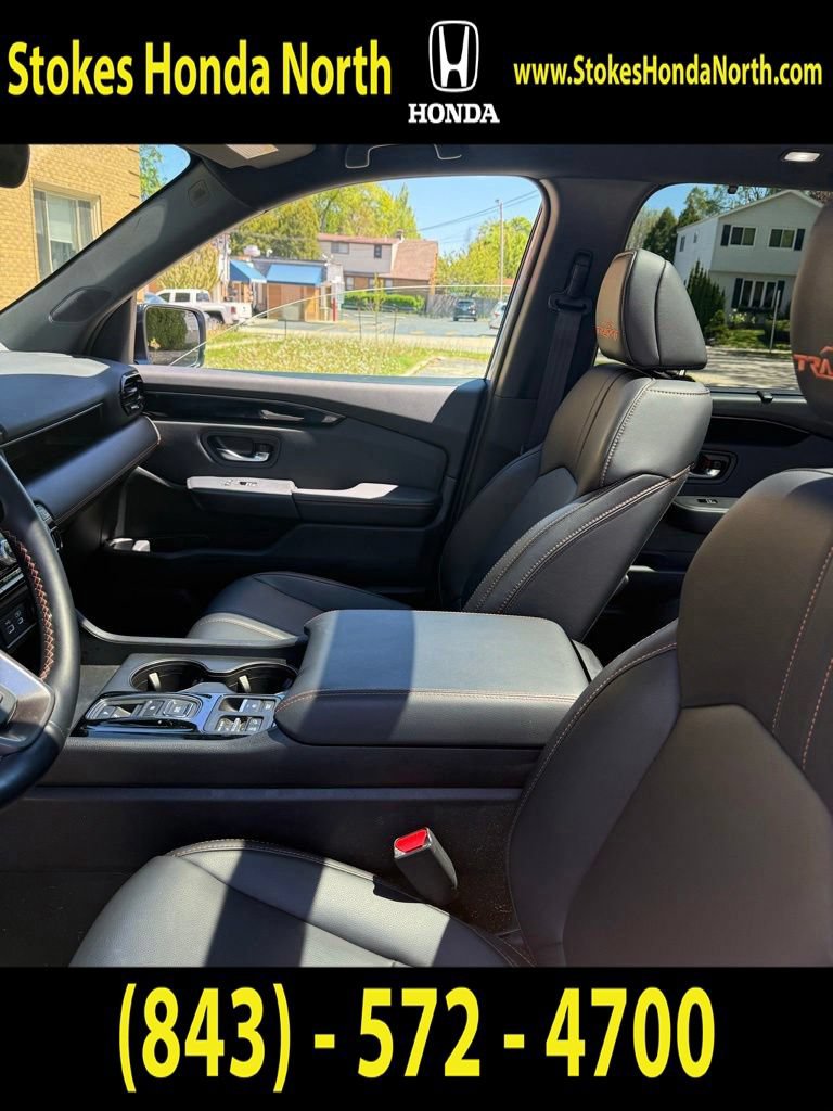 Used 2025 Honda Pilot TrailSport image 12