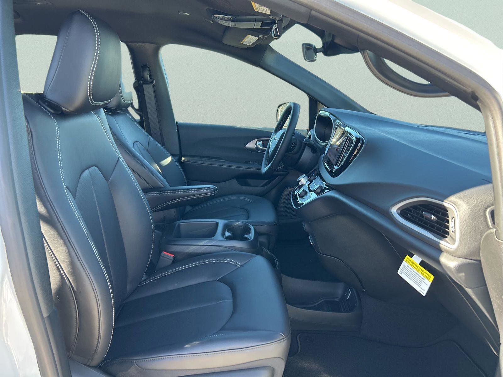 New 2026 Chrysler Voyager LX image 28