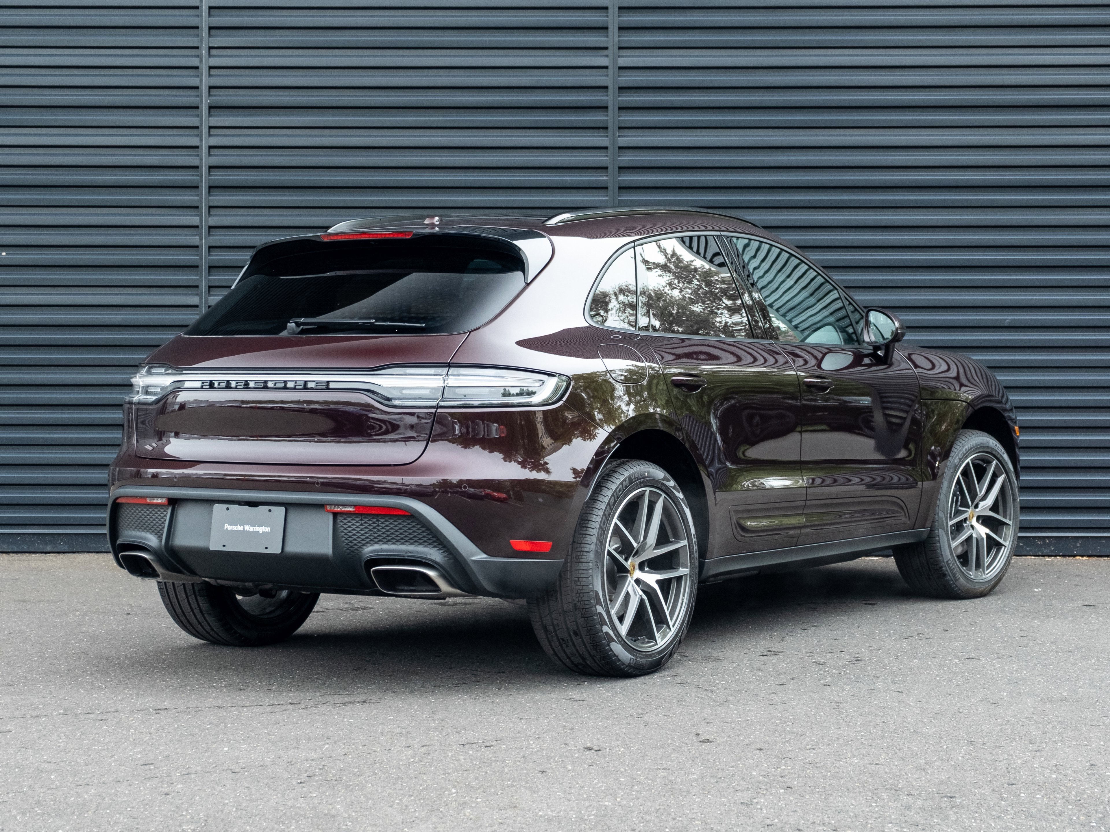 Certified 2025 Porsche Macan image 8