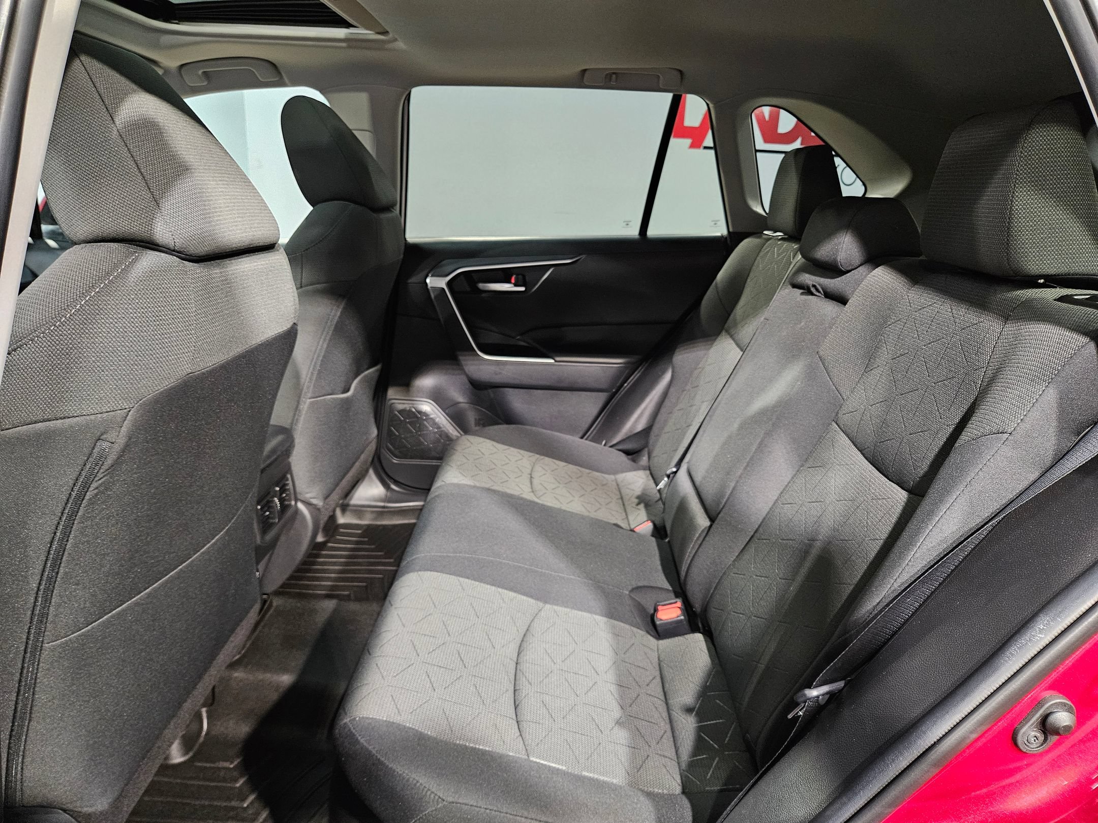 Used 2021 Toyota RAV4 XLE w/ Convenience Package AWD/4WD image 37