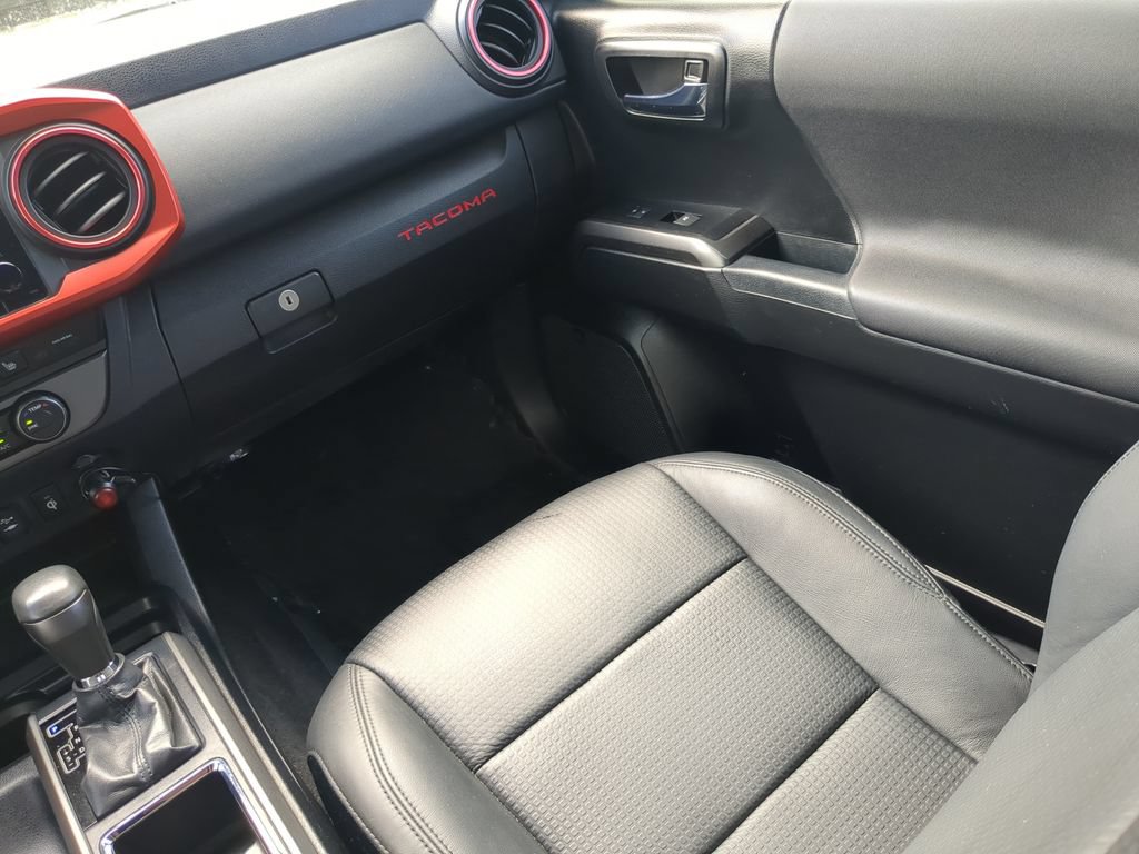 Used 2019 Toyota Tacoma TRD Off-Road AWD/4WD image 15