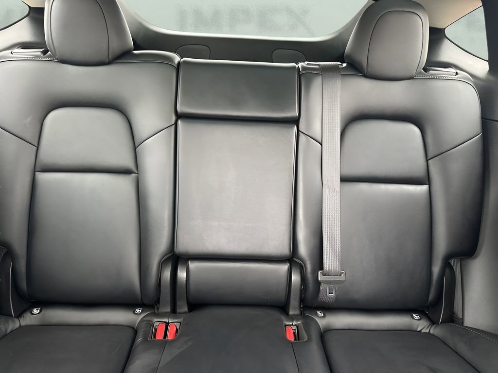 Used 2022 Tesla Model Y Long Range image 12