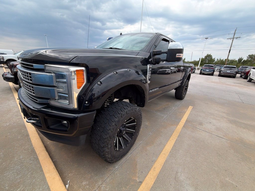 Used 2019 Ford F250 Platinum w/ Platinum Ultimate Package AWD/4WD image 3
