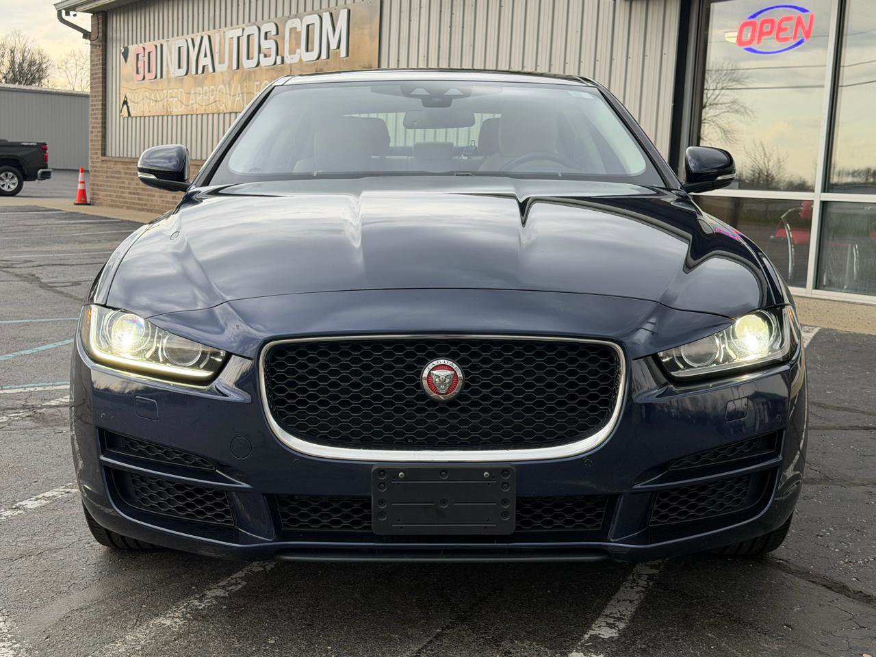 Used 2017 Jaguar XE Premium image 8