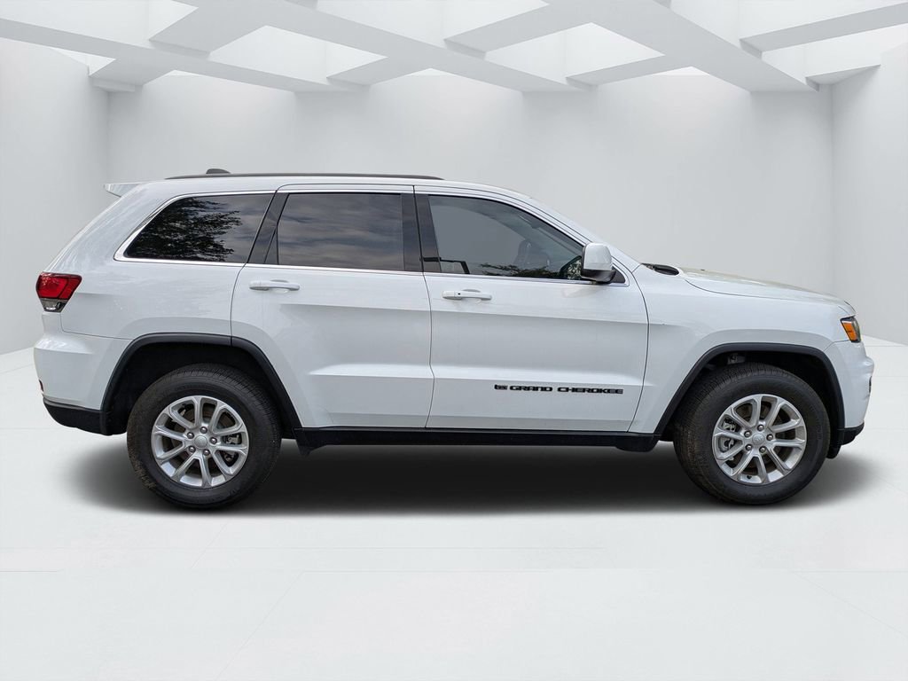 Used 2022 Jeep Grand Cherokee Laredo E image 2