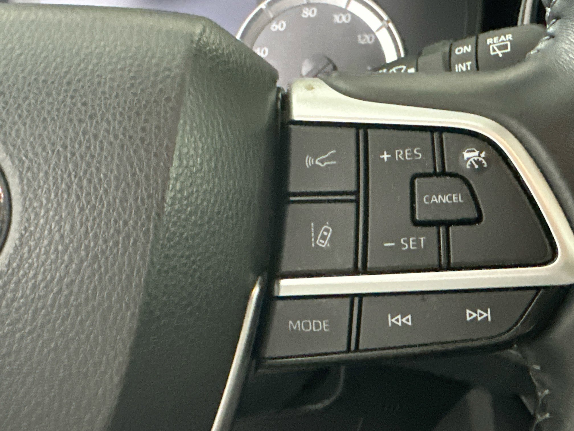 Used 2023 Toyota Highlander L image 17