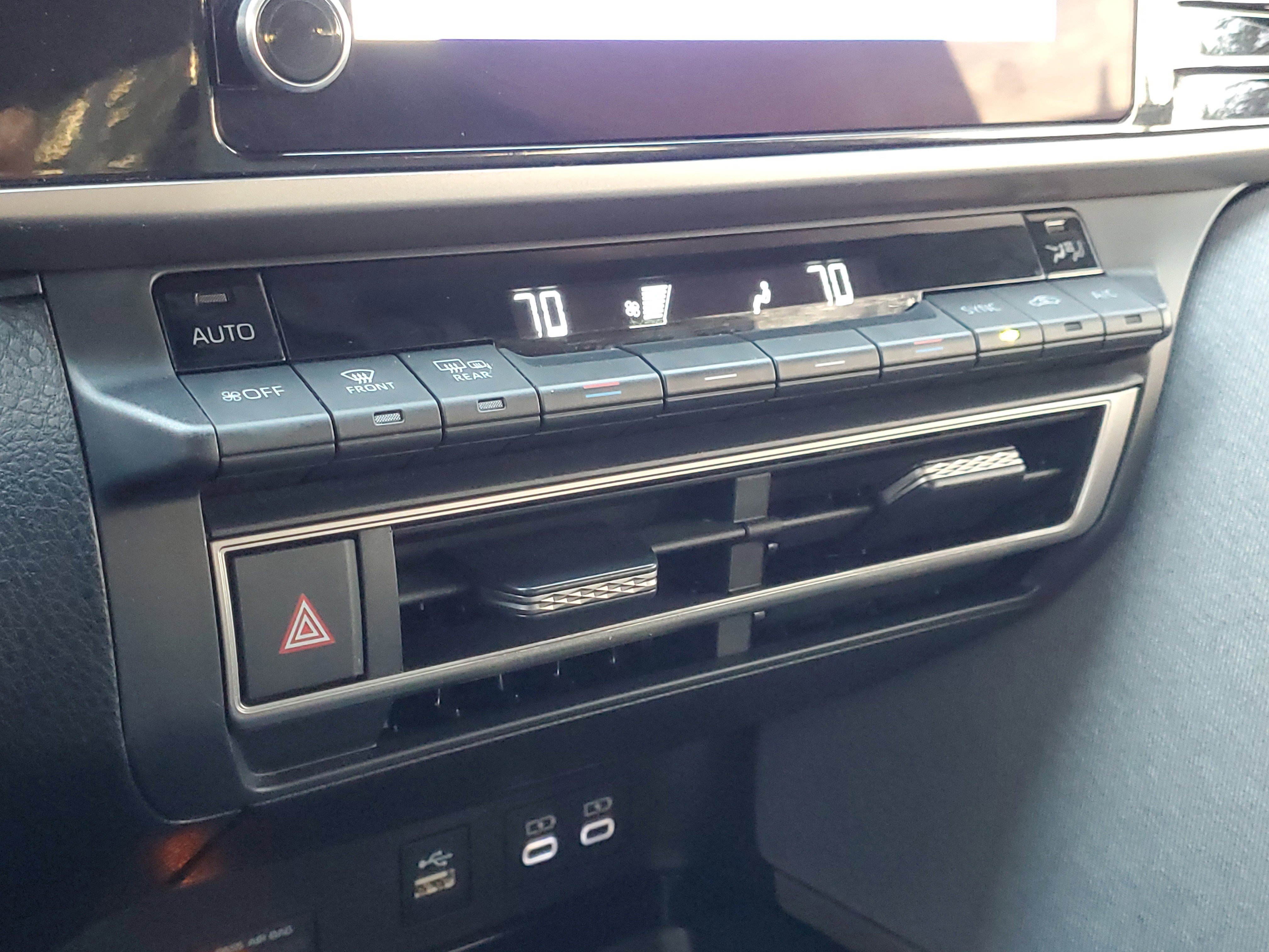 Used 2025 Toyota Camry LE image 28