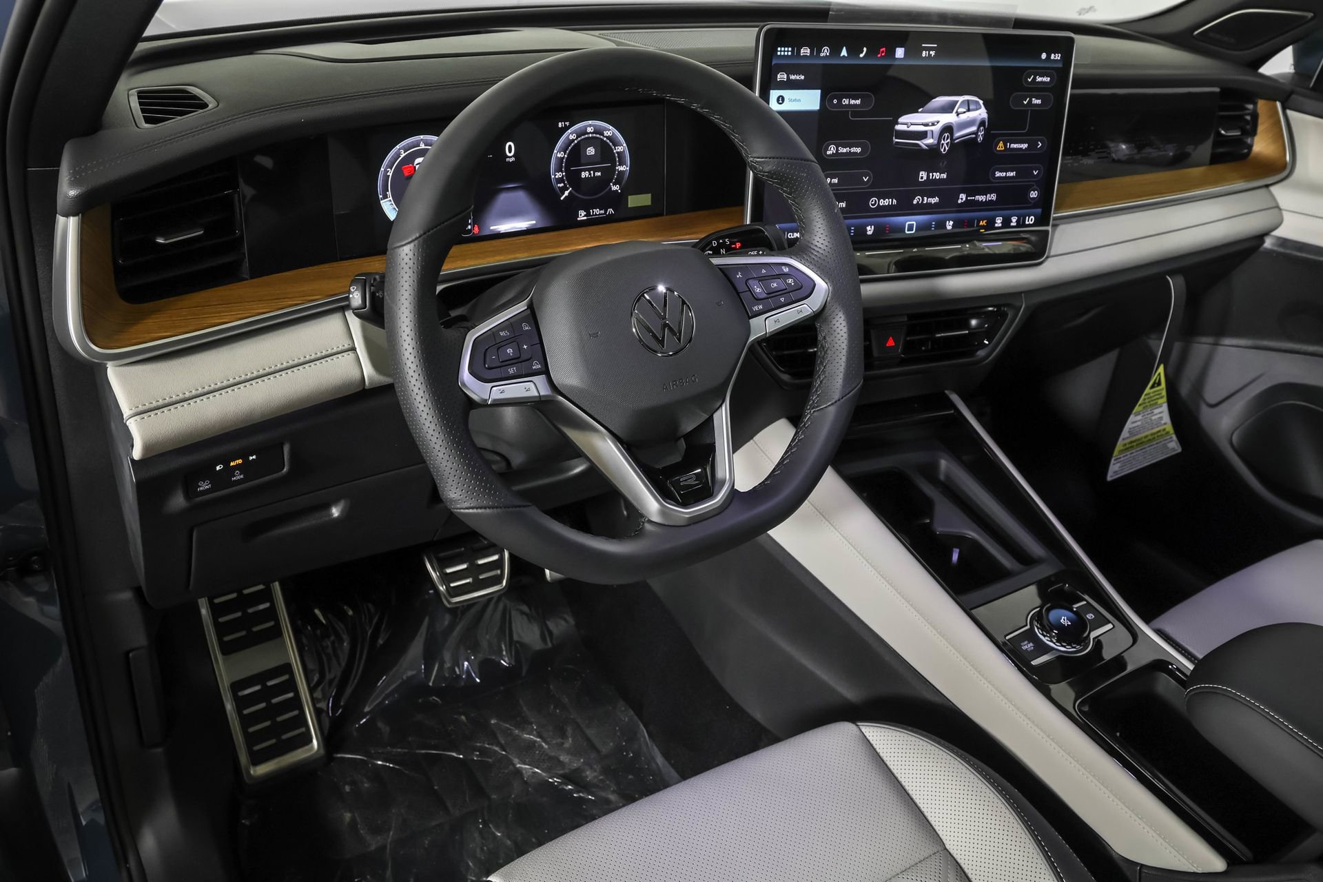 New 2026 Volkswagen Tiguan SEL R-Line AWD/4WD image 3
