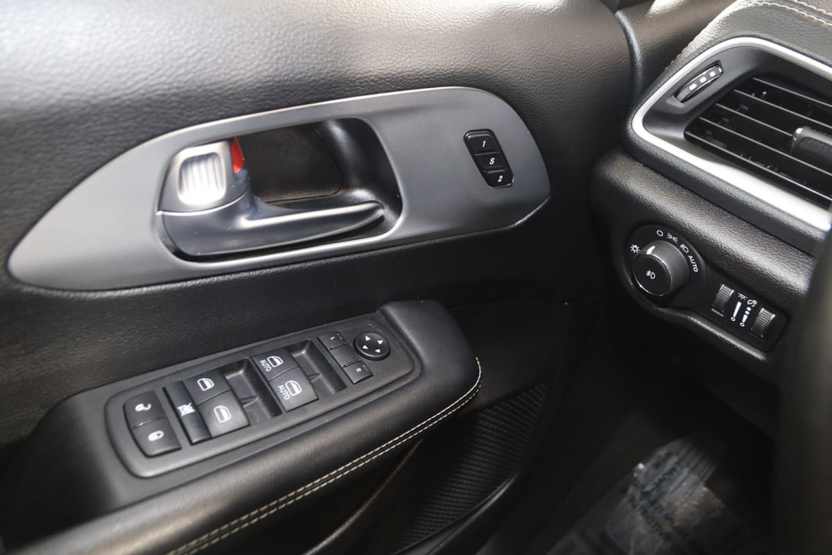 Used 2021 Chrysler Pacifica Touring-L w/ S Appearance Package FWD image 34