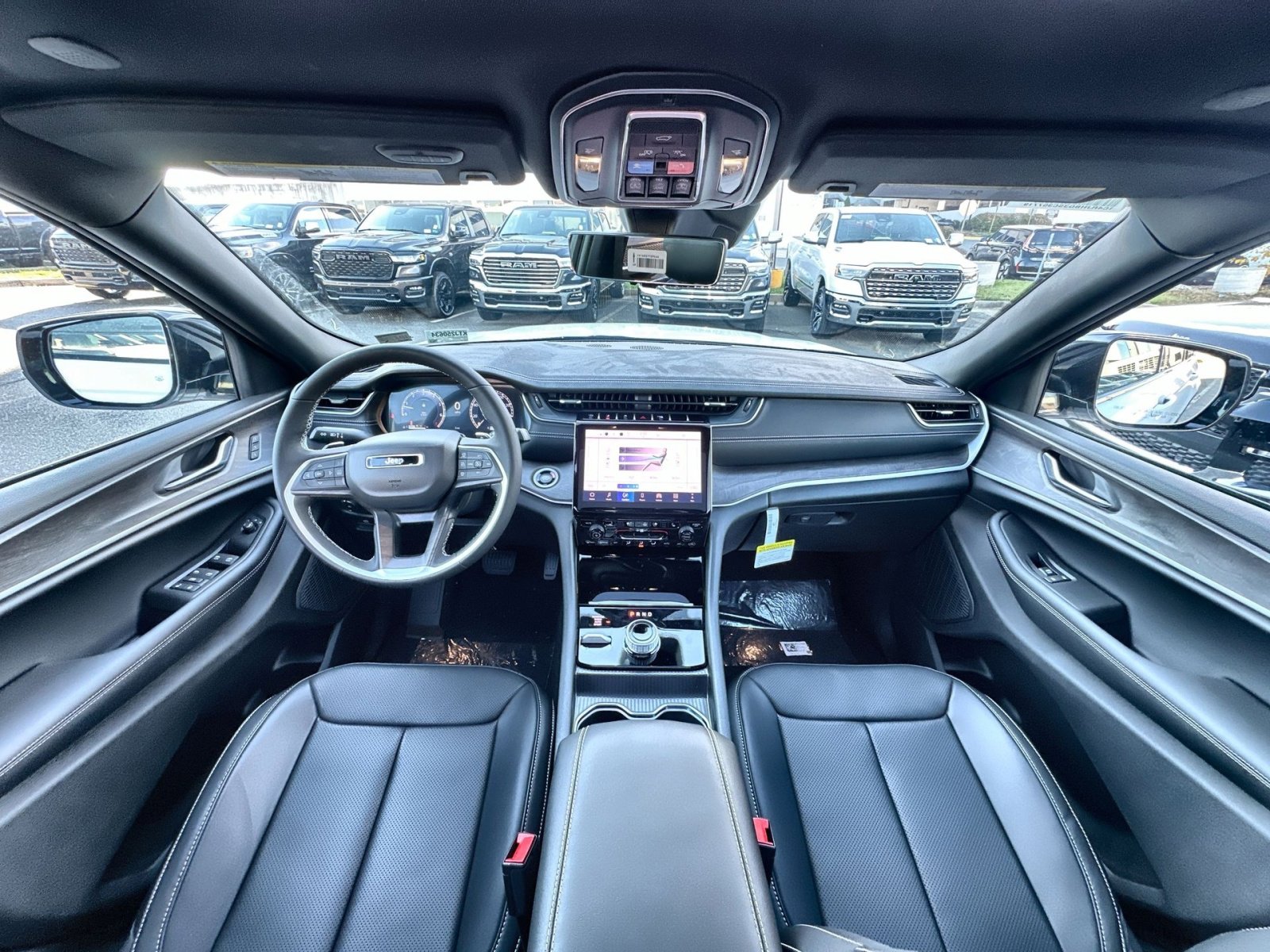 New 2025 Jeep Grand Cherokee Limited w/ Luxury Tech Group II image 23