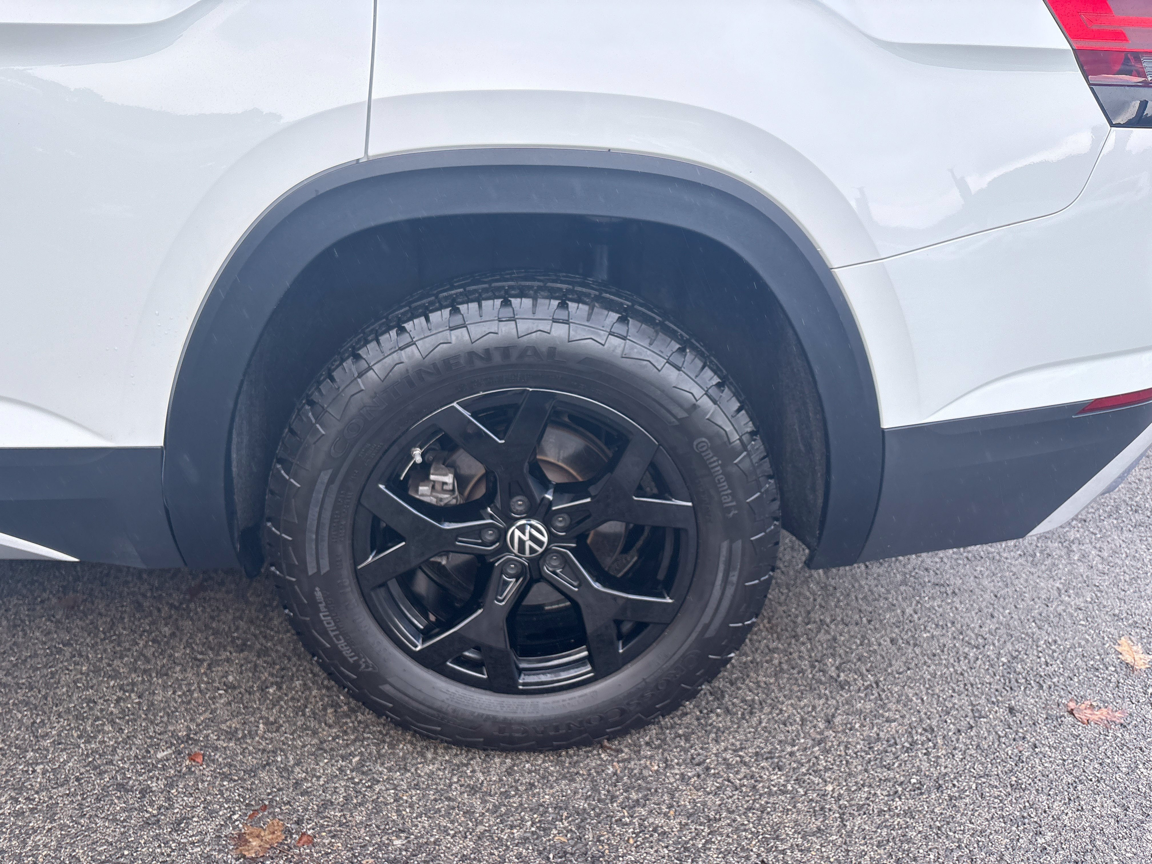 Used 2025 Volkswagen Atlas Peak Edition SE AWD/4WD image 12