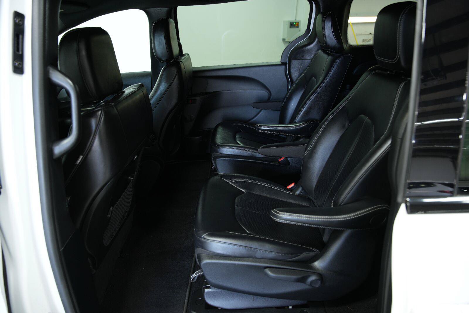 Used 2024 Chrysler Pacifica Limited FWD image 29