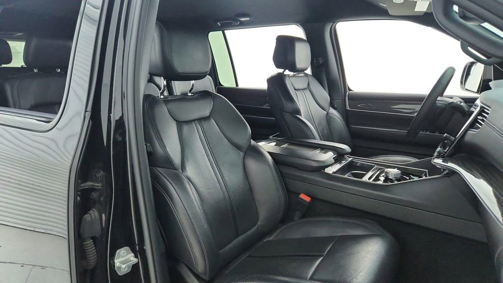 Used 2022 Jeep Wagoneer Series II AWD/4WD image 39