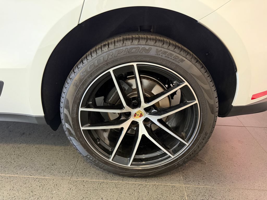 Used 2026 Porsche Macan AWD/4WD image 11
