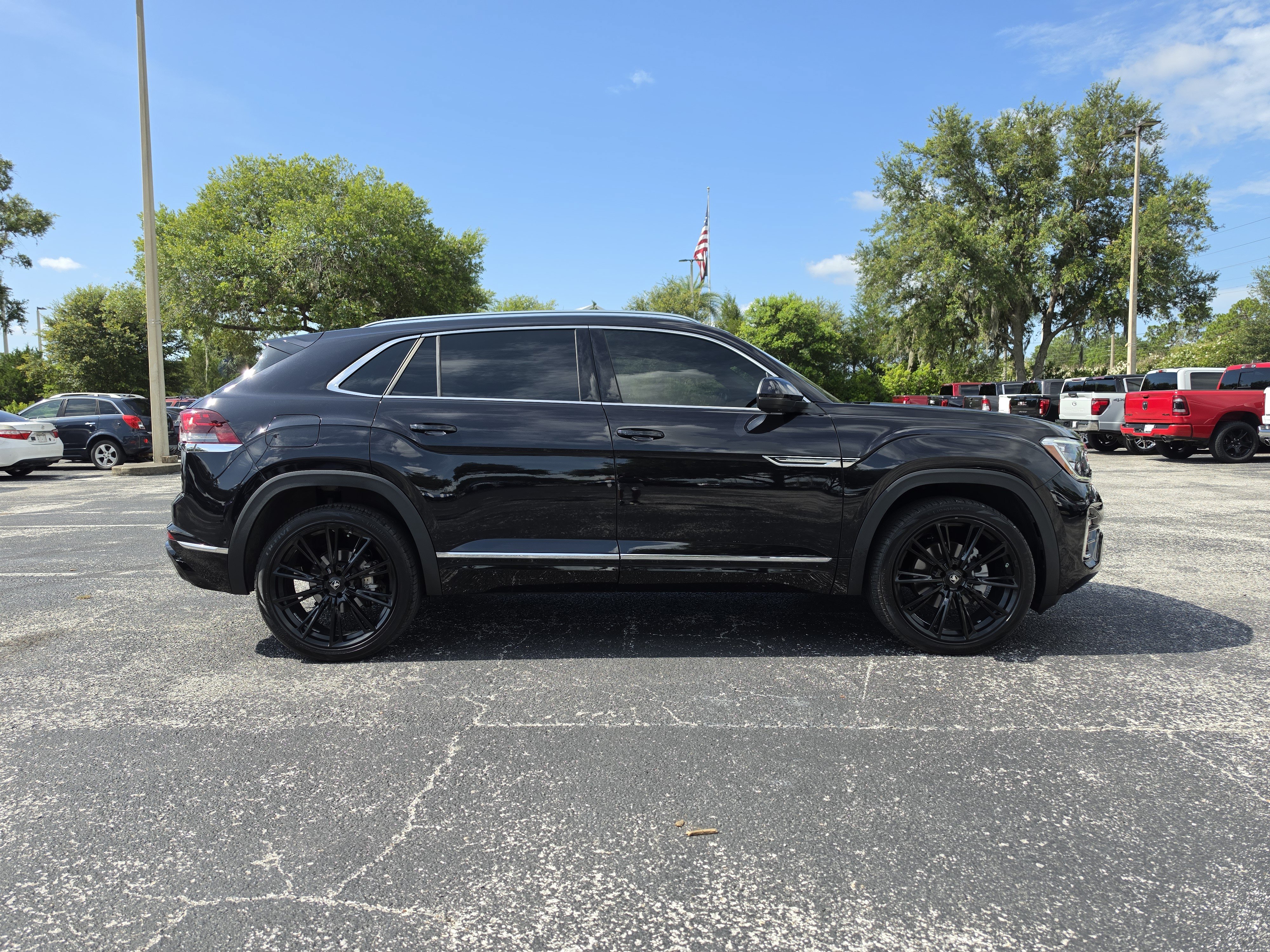 Used 2024 Volkswagen Atlas Cross Sport SEL Premium R-Line AWD/4WD image 3