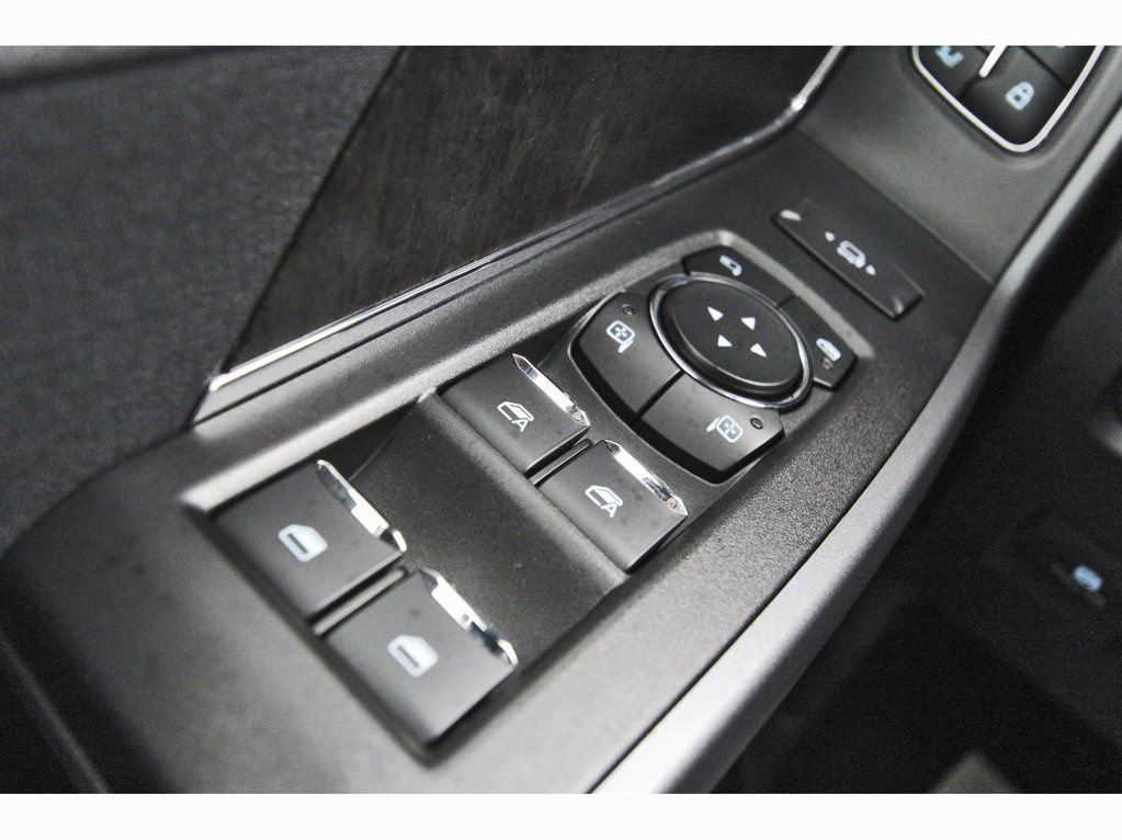 Used 2025 Ford F250 Lariat w/ Black Appearance Package image 19