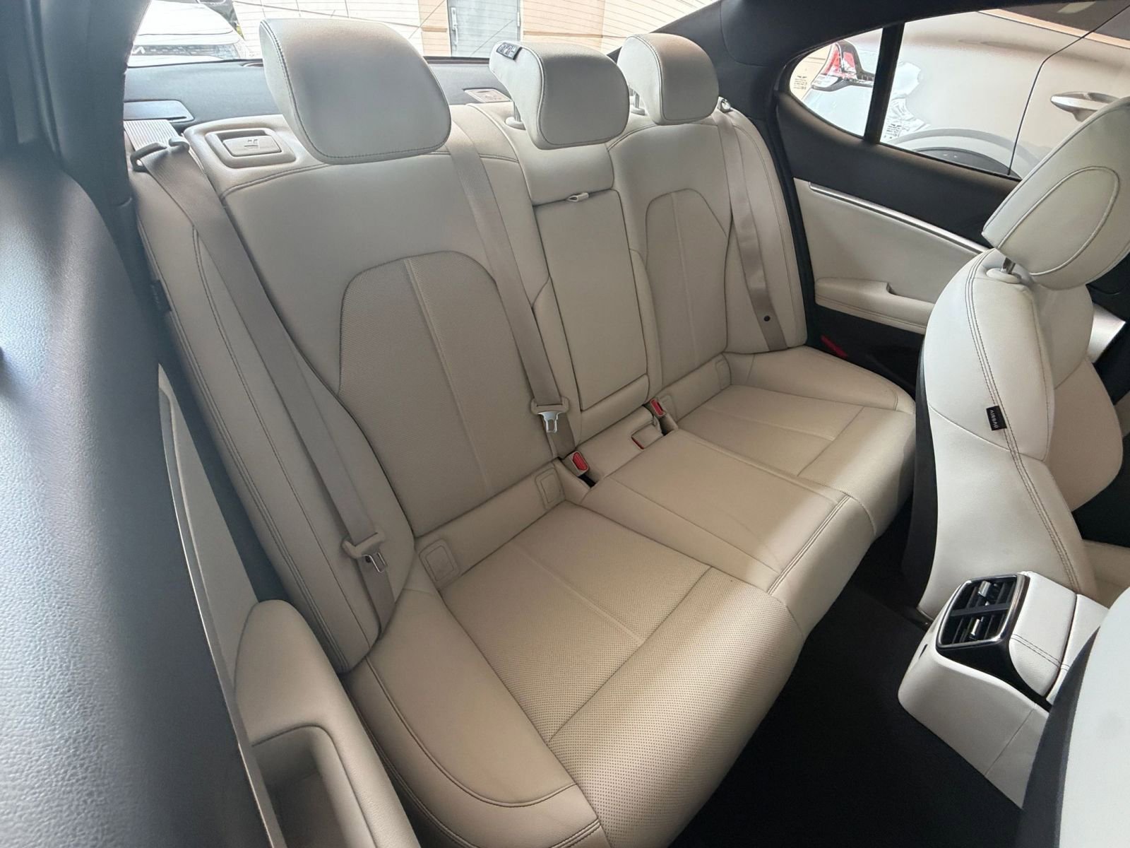 Used 2025 Genesis G70 2.5T AWD/4WD image 34