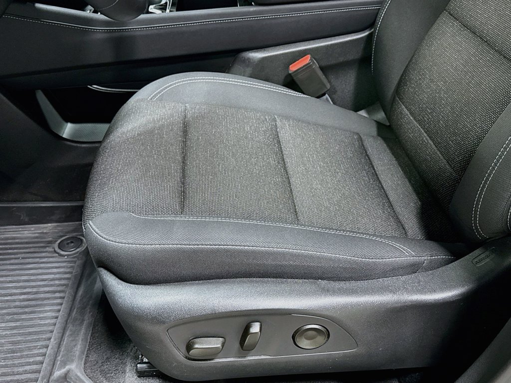 Used 2026 Chevrolet Traverse LT w/ LPO, Floor Liner Package FWD image 20