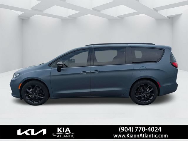 Used 2024 Chrysler Pacifica Limited w/ S Appearance Package FWD image 6
