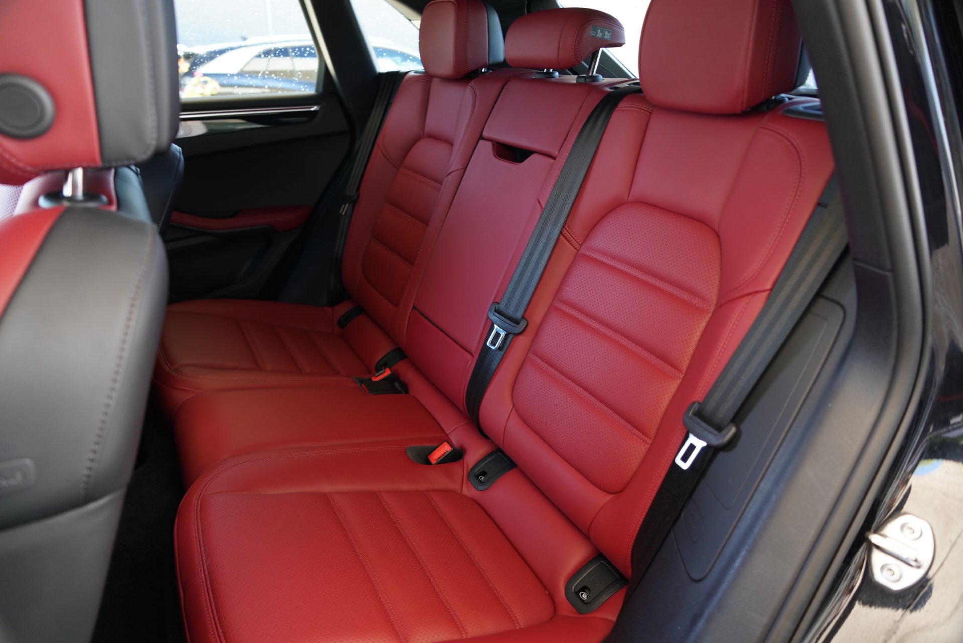 Used 2024 Porsche Macan S AWD/4WD image 31