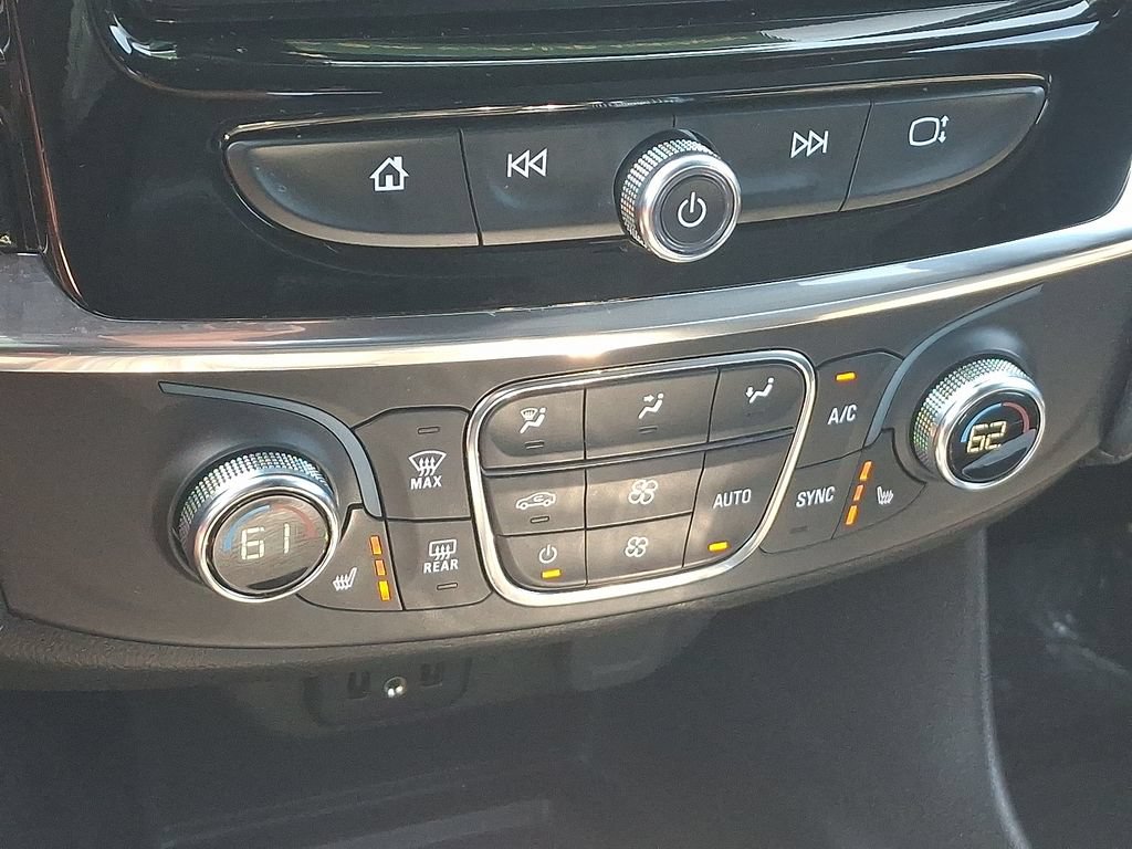 Certified 2023 Chevrolet Traverse LT FWD image 17