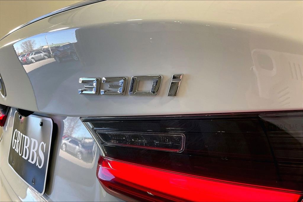 Used 2025 BMW 330i xDrive Sedan w/ M Sport Package image 42