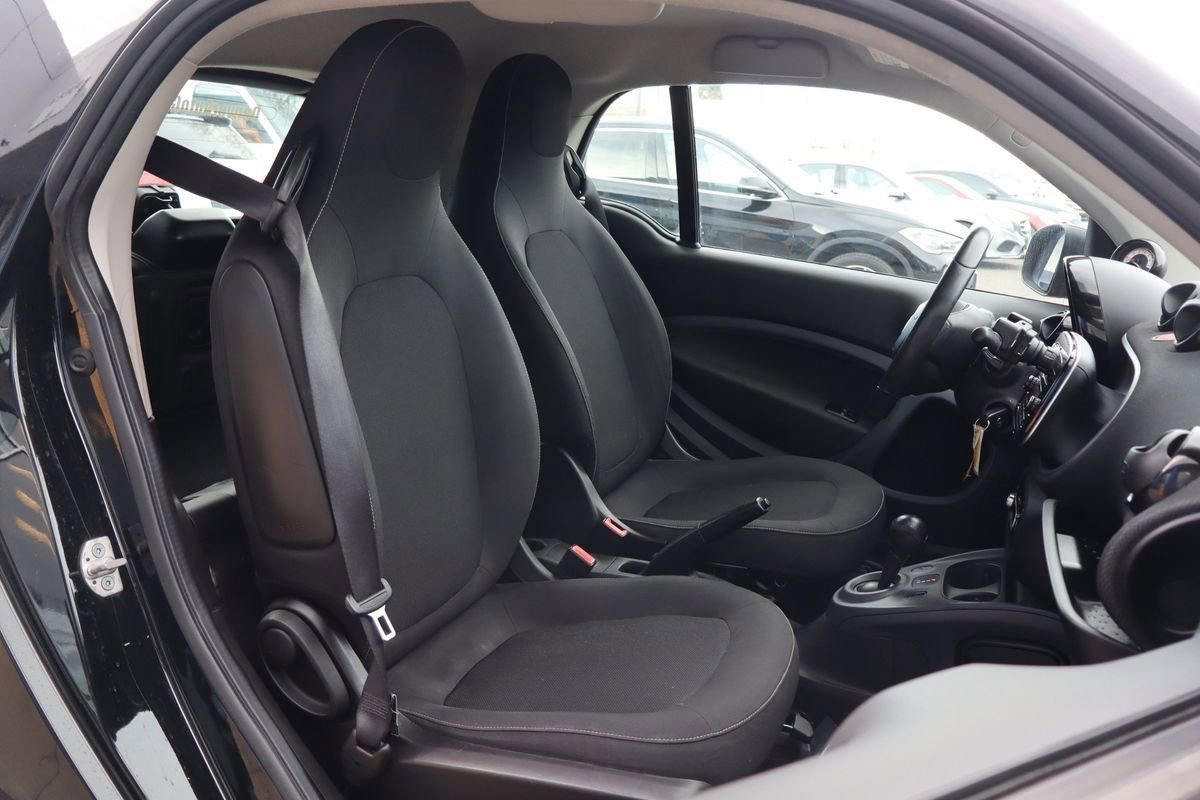 Used 2016 smart fortwo passion image 8
