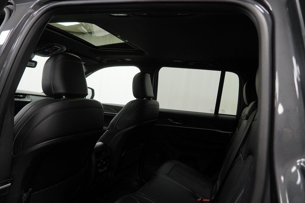 New 2026 Jeep Grand Cherokee Altitude image 18