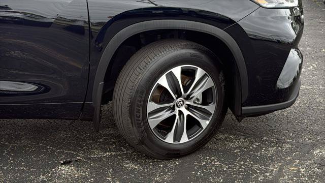 Certified 2026 Toyota Highlander XLE AWD/4WD image 11