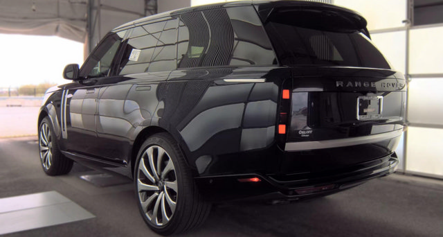 Certified 2025 Land Rover Range Rover SV AWD/4WD image 2