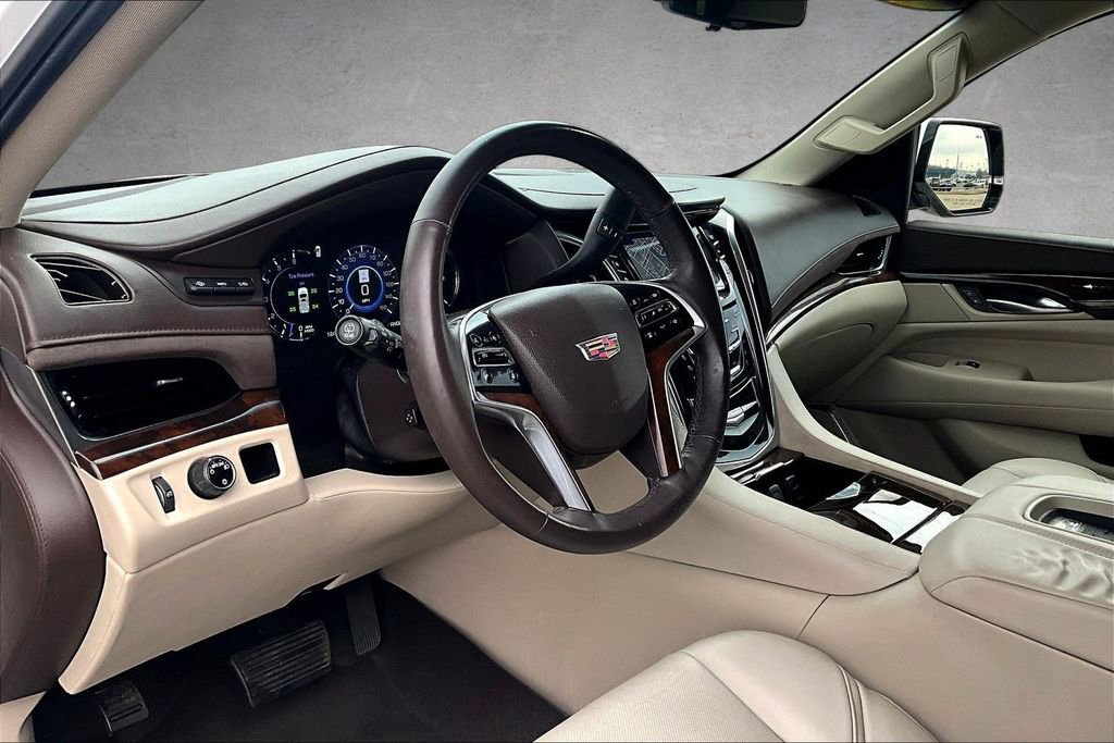 Used 2017 Cadillac Escalade ESV Luxury image 22