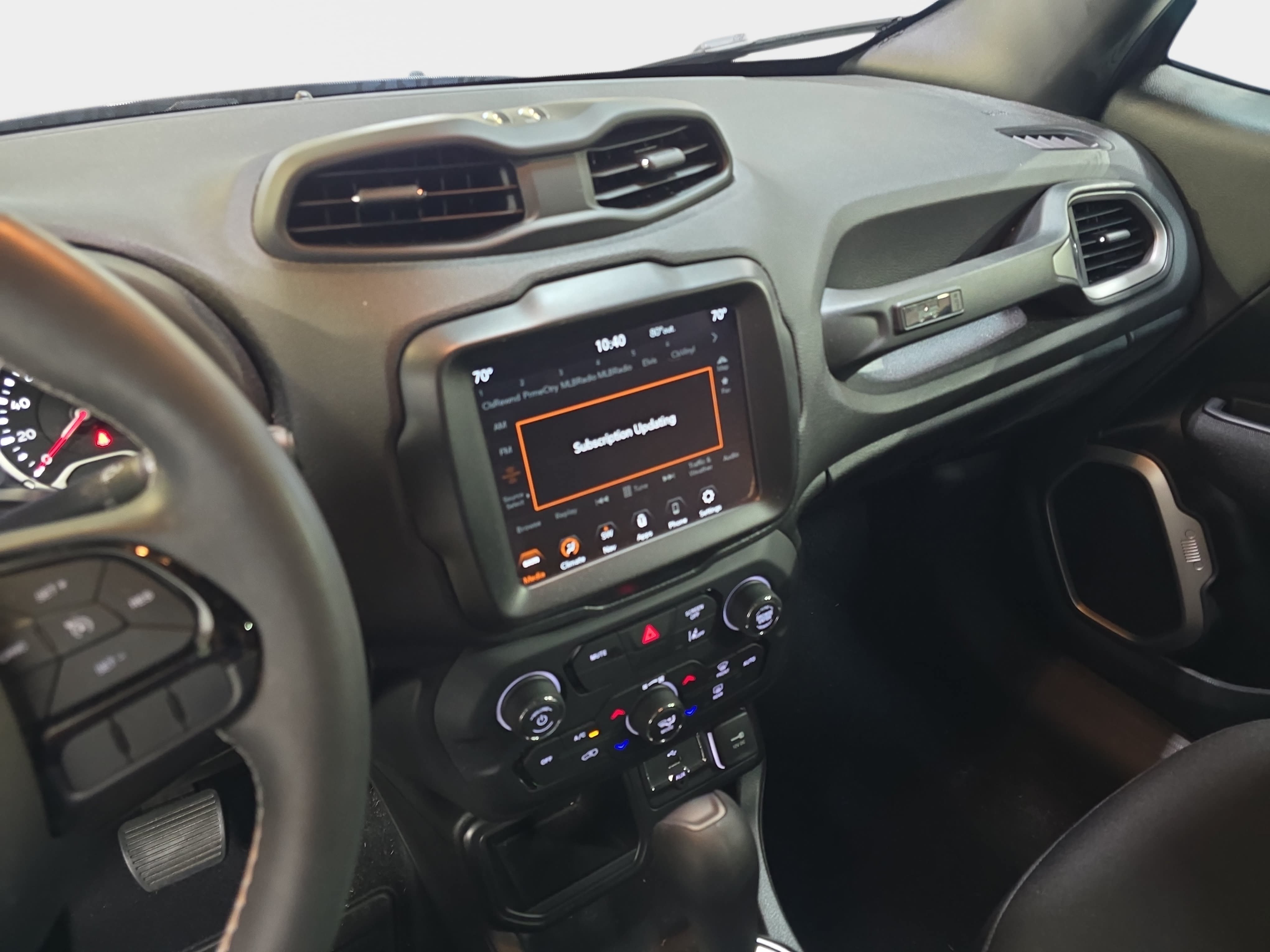 Used 2021 Jeep Renegade Latitude FWD image 17