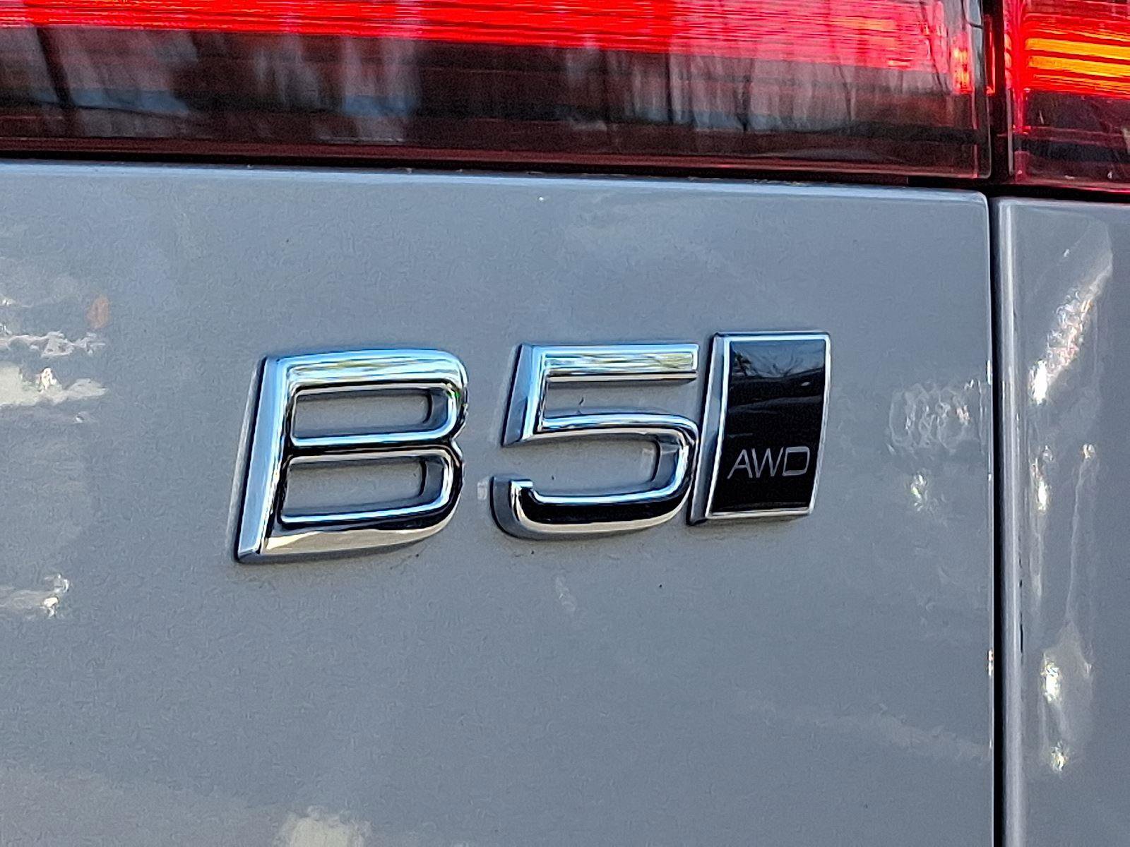 Used 2025 Volvo V60 B5 Cross Country Plus image 33