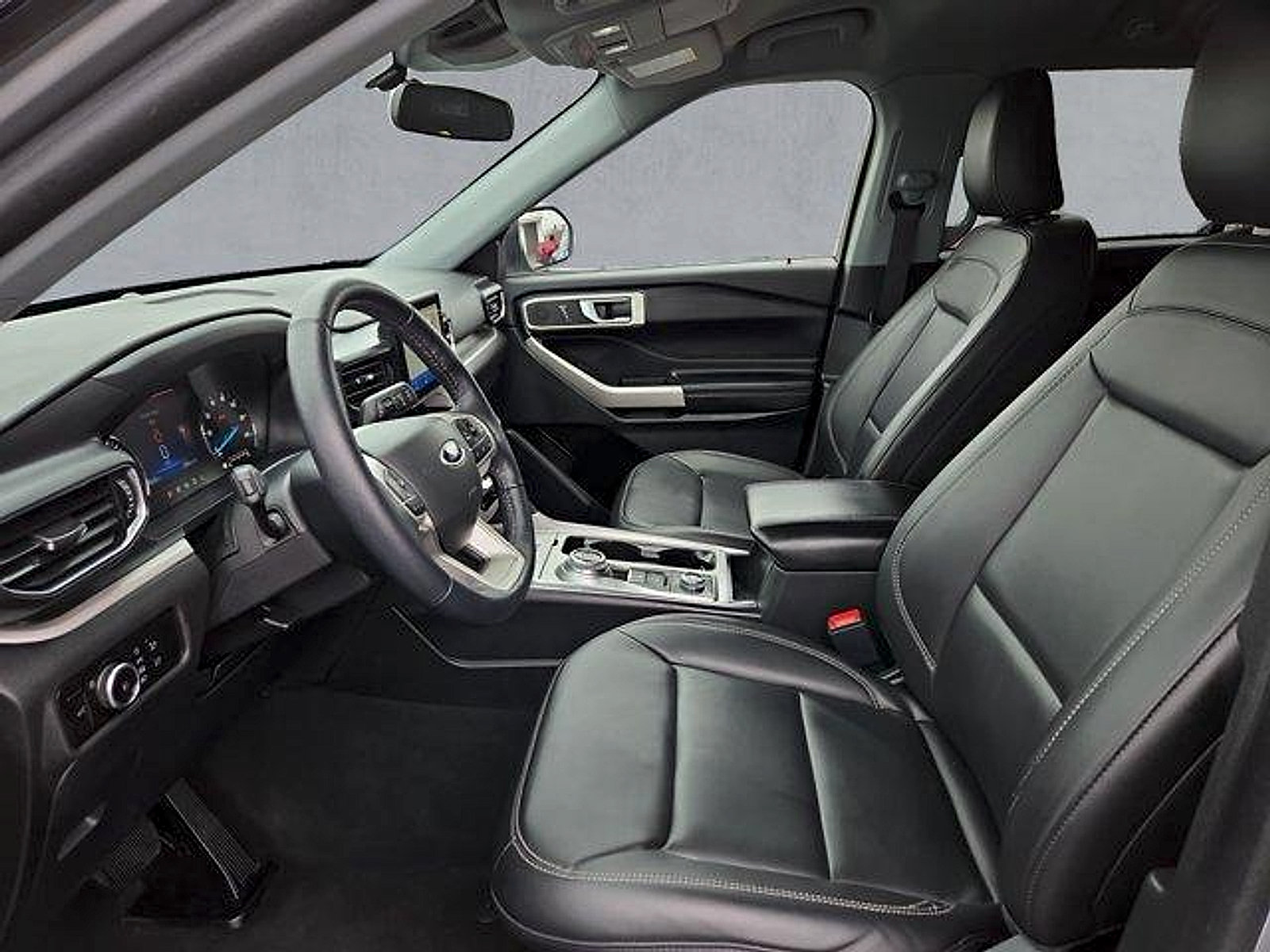 Certified 2023 Ford Explorer XLT w/ Equipment Group 202A AWD/4WD image 11