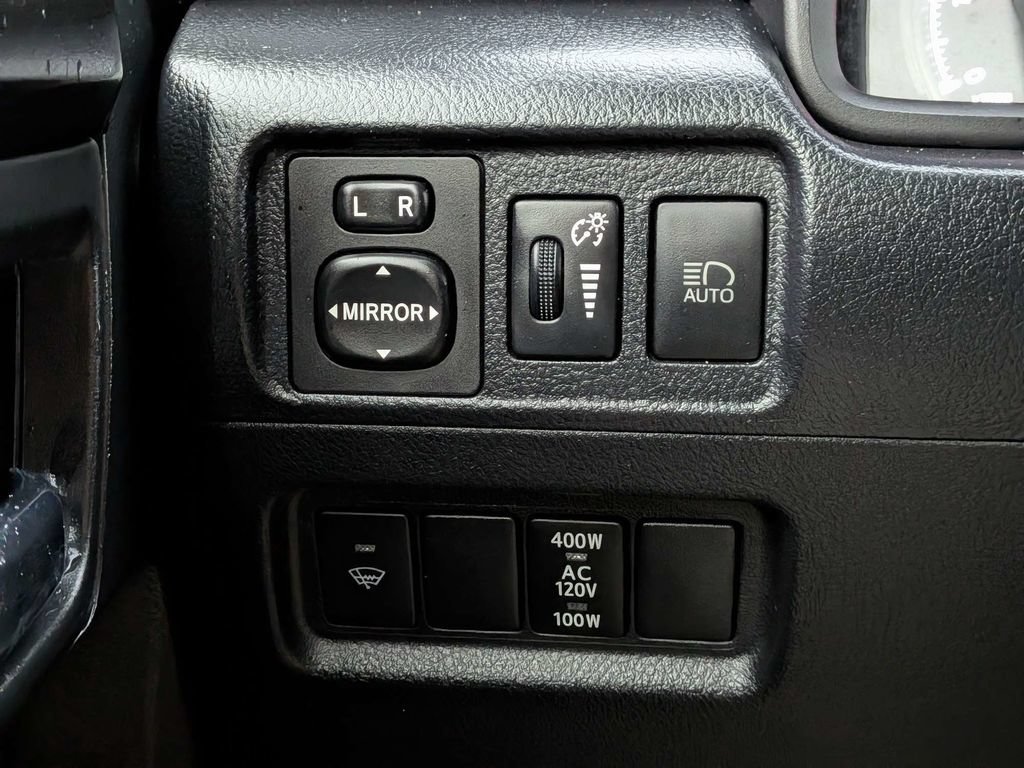 Used 2020 Toyota 4Runner Venture w/ Moonroof Package AWD/4WD image 20