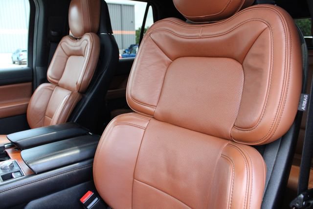 Used 2019 Lincoln Navigator L Reserve AWD/4WD image 6