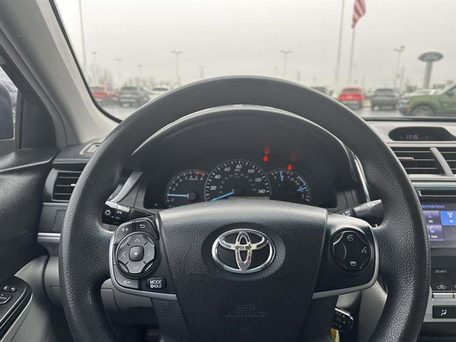 Used 2014 Toyota Camry L image 17