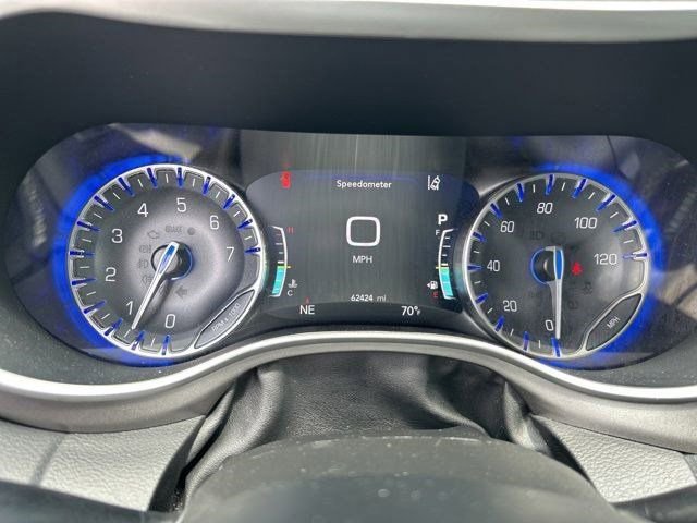 Used 2023 Chrysler Pacifica Touring-L FWD image 15