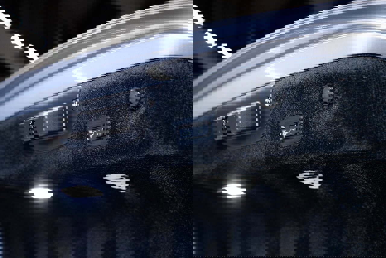 Used 2018 Rolls-Royce Dawn image 25