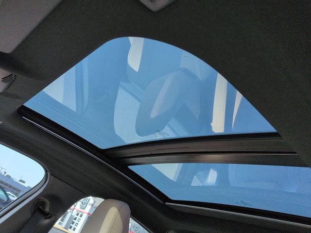 Used 2025 BMW M235i xDrive w/ Premium Package image 14