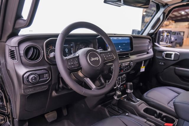 Used 2025 Jeep Gladiator Sport AWD/4WD image 14