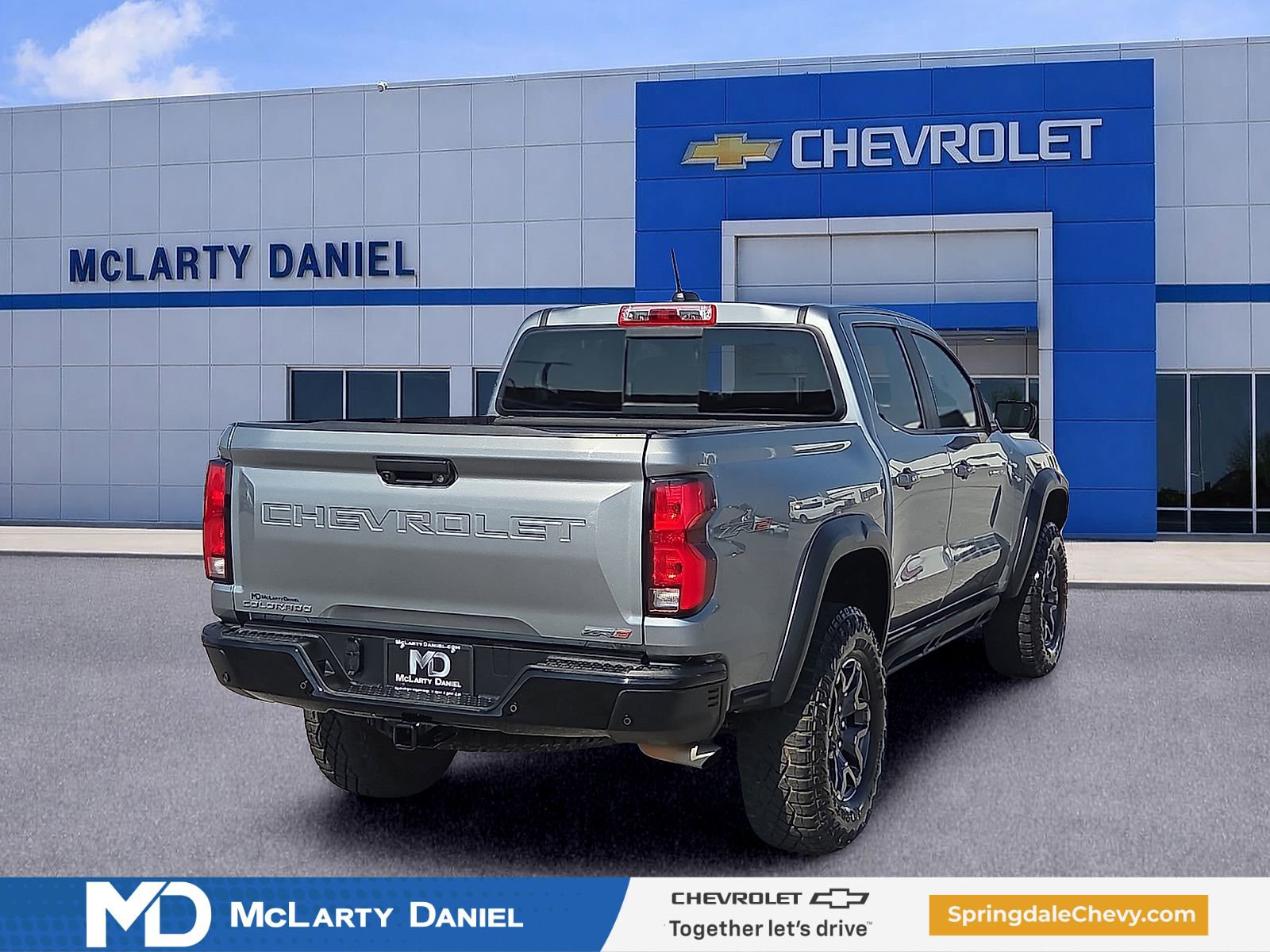 Used 2025 Chevrolet Colorado ZR2 w/ Technology Package AWD/4WD image 5
