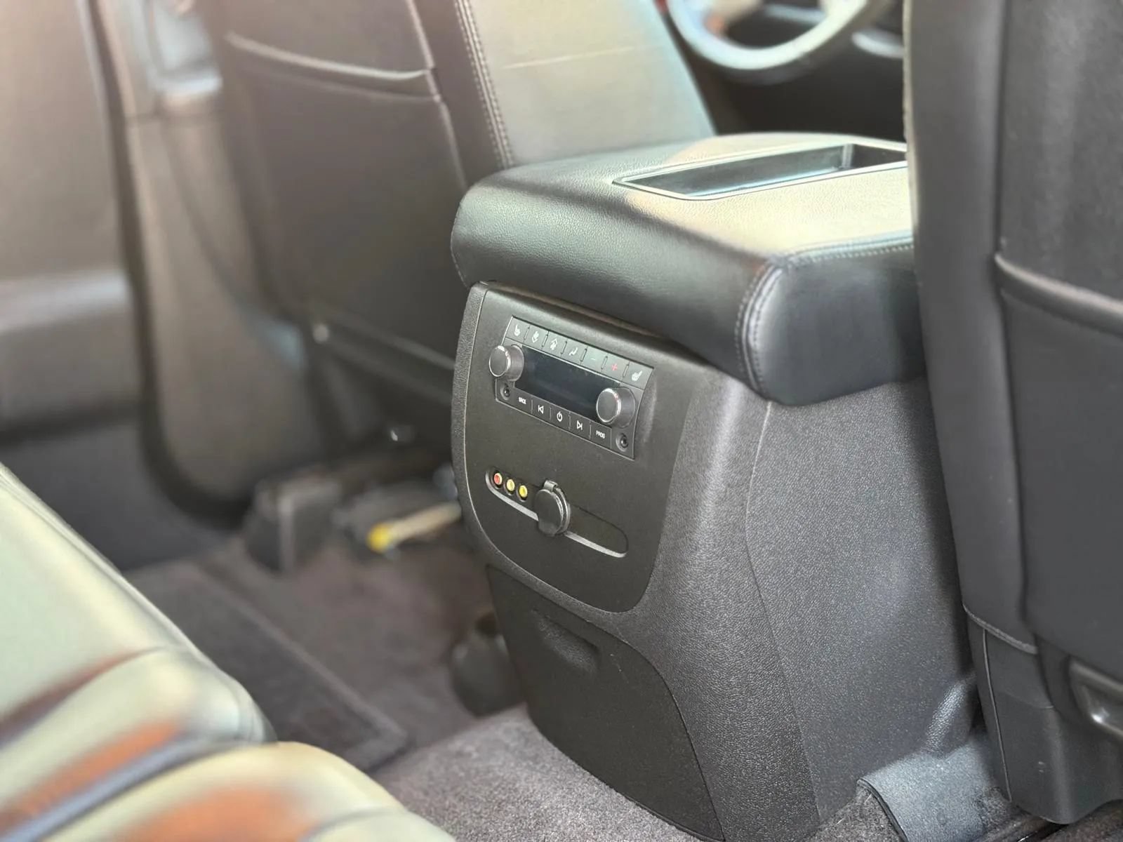 Used 2010 Chevrolet Tahoe LTZ AWD/4WD image 26