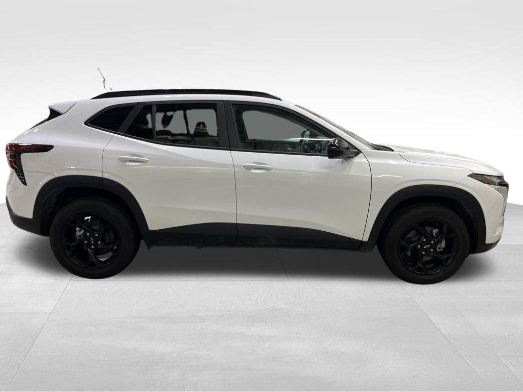 Used 2026 Chevrolet Trax LT w/ Midnight Edition FWD image 6