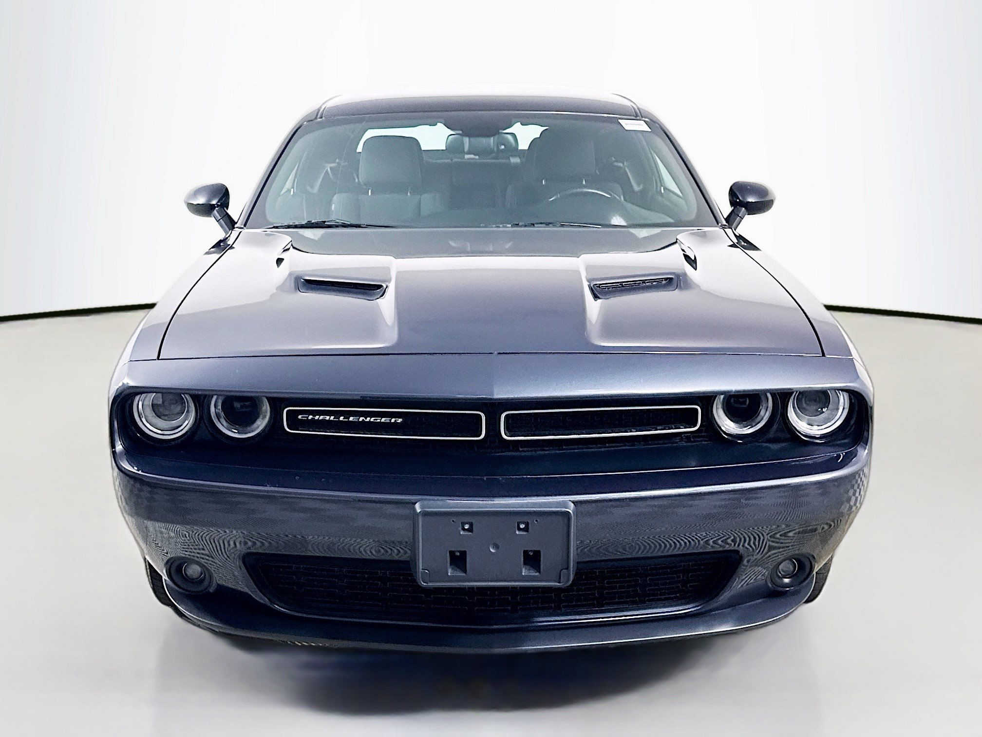 Used 2016 Dodge Challenger SXT image 2