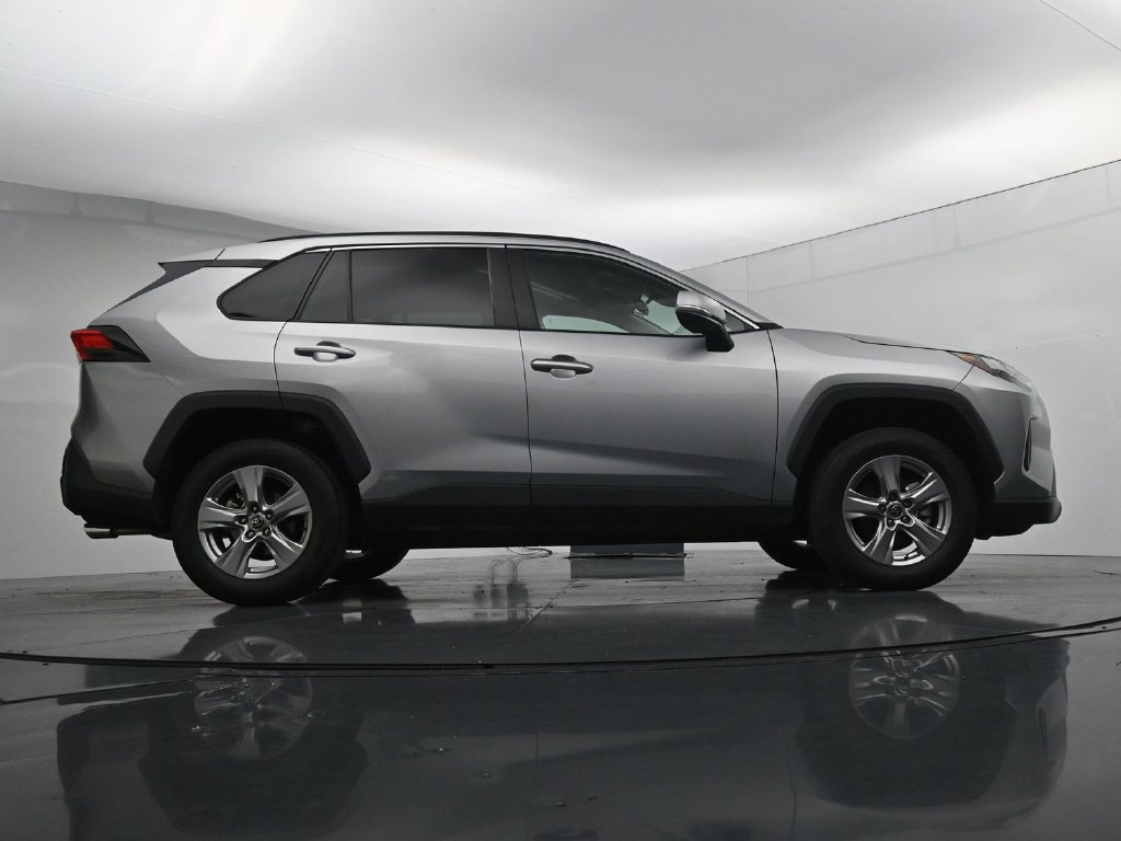 Used 2025 Toyota RAV4 XLE AWD/4WD image 24