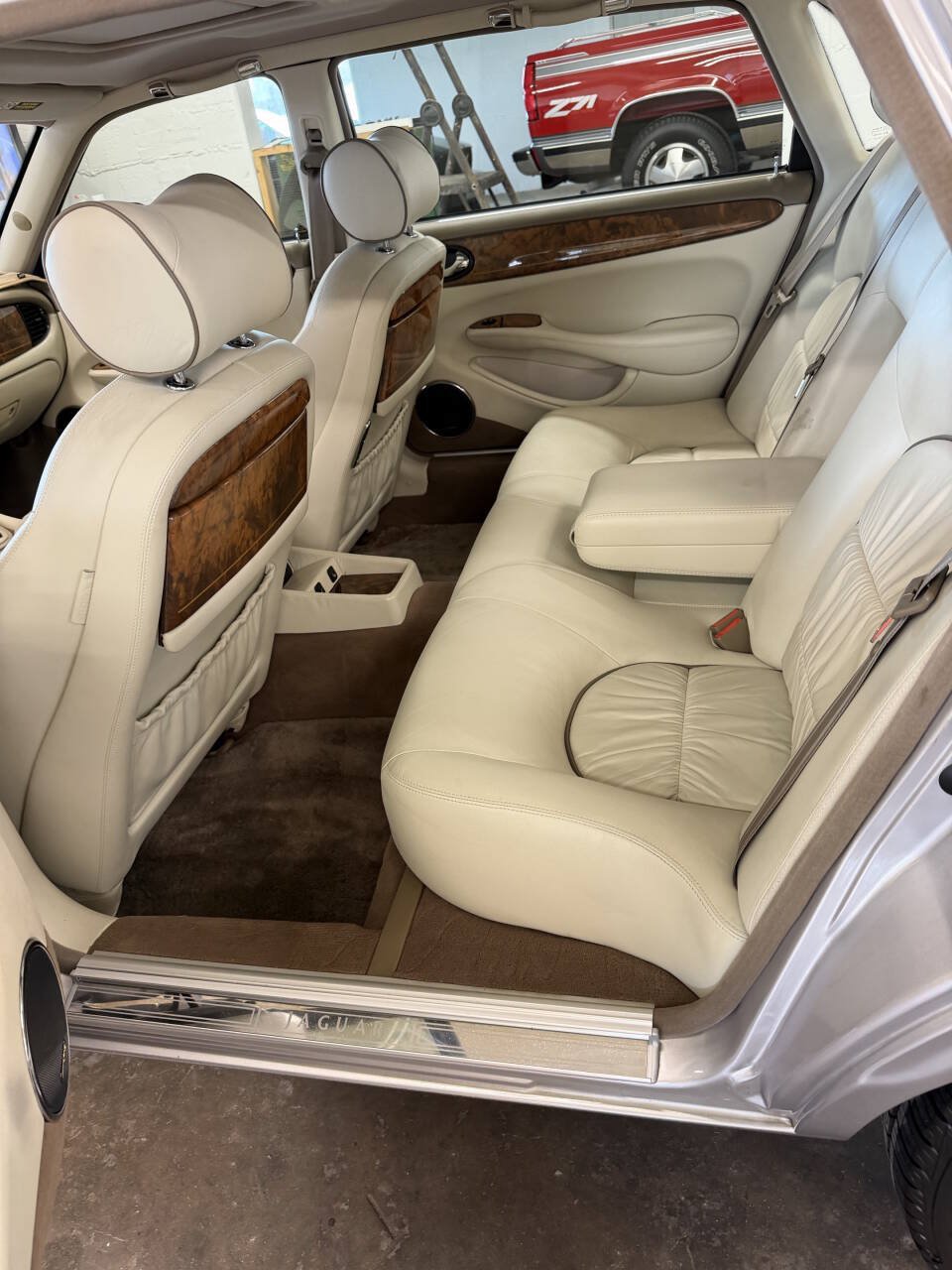 Used 2001 Jaguar XJ Vanden Plas RWD image 9