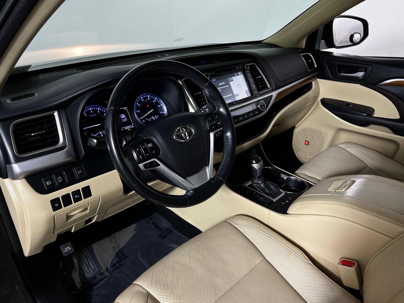 Certified 2017 Toyota Highlander Limited FWD image 12