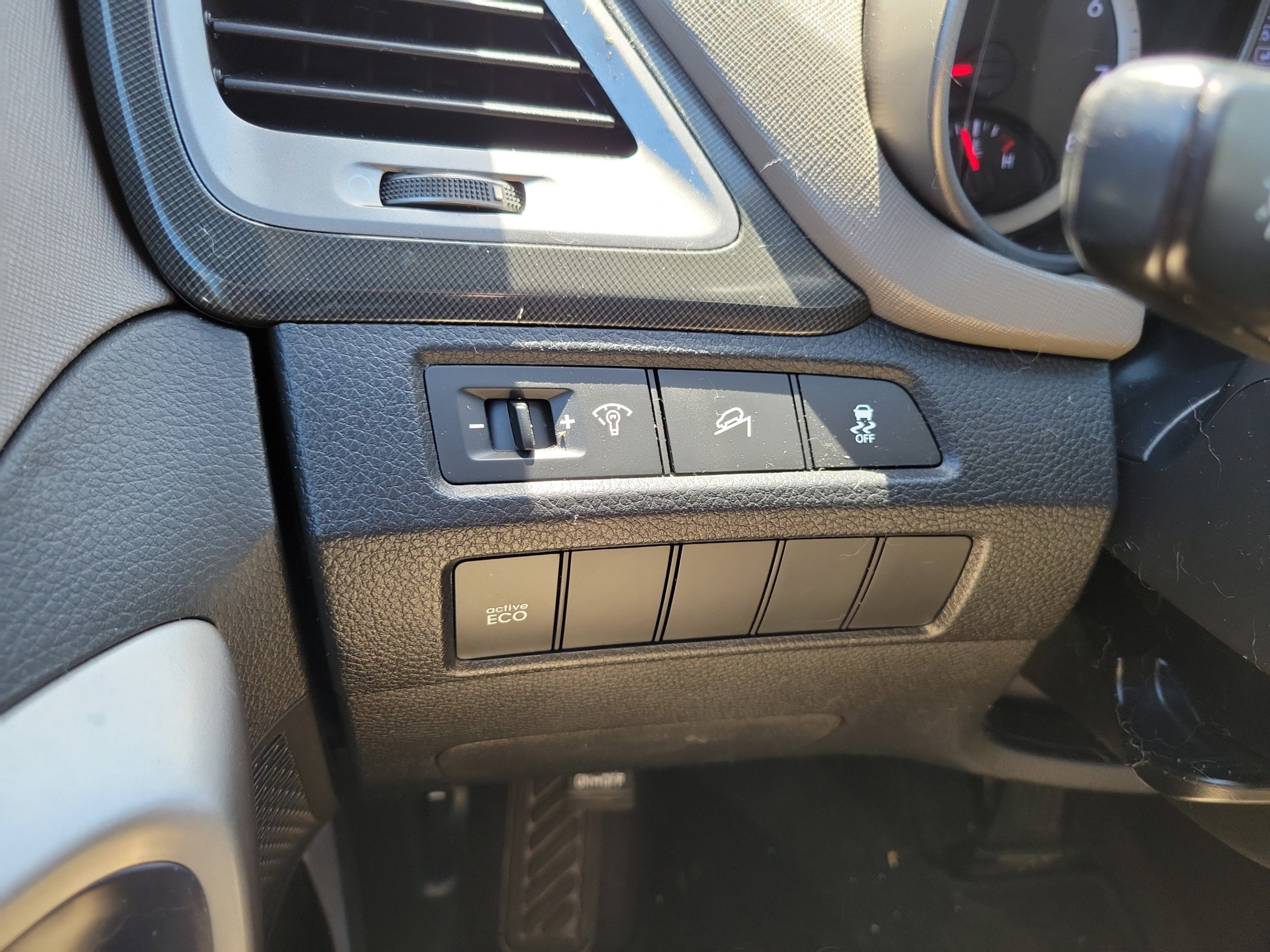 Used 2015 Hyundai Santa Fe Sport FWD image 26
